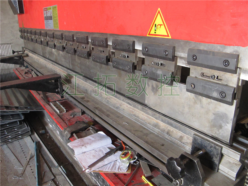 江拓?cái)?shù)控折彎?rùn)C(jī)